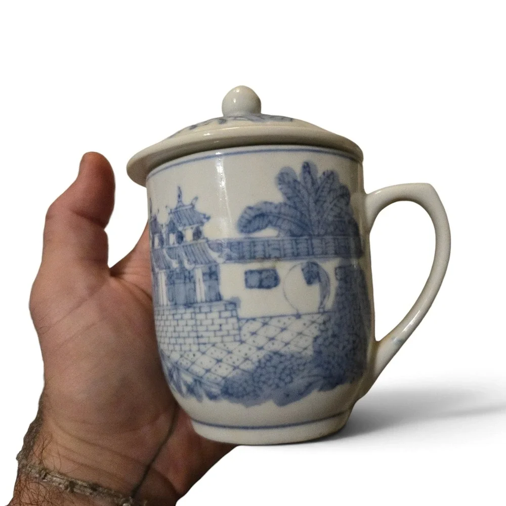 VTG Pier 1 Tea Mug & Lid Blue White Porcelain Pagoda Landscape Scene Chinoiserie